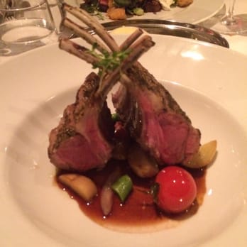 Restaurant Tandem - Carré d'agneau avec herbes de Provence - French Near Me - Verchères, Quebec Restaurant Tandem - Carré d'agneau avec herbes de Provence - French Near Me - Verchères, Quebec
