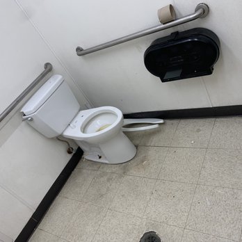 7-Eleven - Toilet seat broken off sitting on the floor!.. - Convenience Stores Near Me - Virginia Beach, Virginia