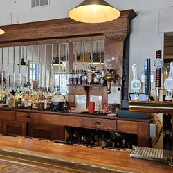 Harbor Fish Market and Grille - Full bar with beer on tap