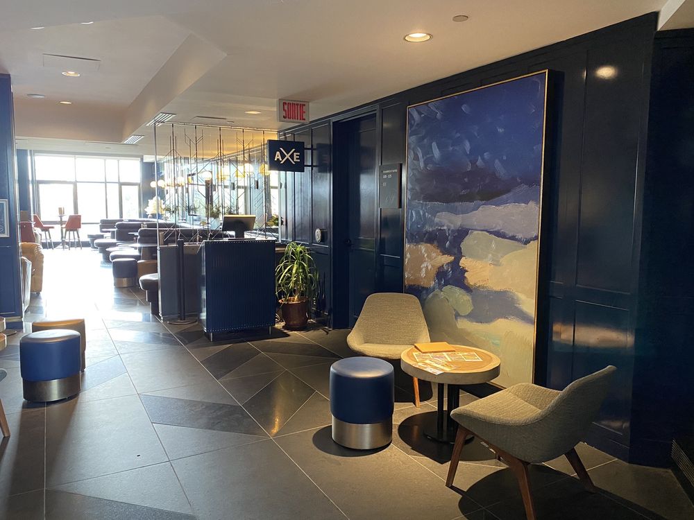 AXE LOUNGE BAR Updated September 2024 3045 Chemin de la Chapelle