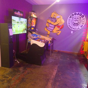 The Flying Squirrel Pub - Game time, who's got next! - Pubs Near Me - Royal Pines, North Carolina