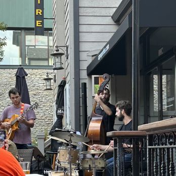 McNally's Irish Pub - Live jazz - Irish Near Me - St. Charles, Illinois