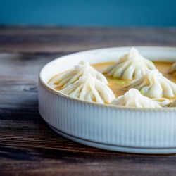 Zomsa - MO:MO (Jhol)
Homemade Nepalese dumplings served with cold soupy sauce with choice of proteins
