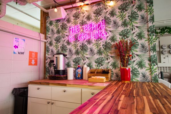 Waikiki Beachside Hostel by null