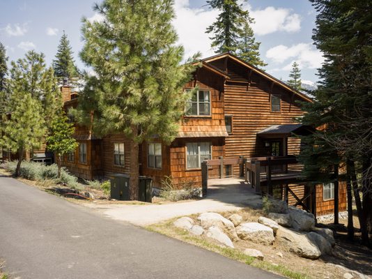 Wuksachi Lodge by null