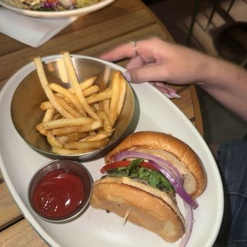 LOCAL Public Eatery Henderson - Hamburger - Pubs Near Me - Dallas, Texas
