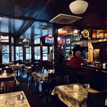 Alexander Michael's - the interior of a restaurant - American Near Me - Charlotte, North Carolina