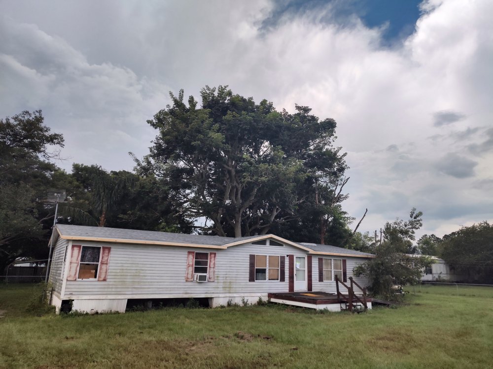 Slide of Parlament Roofing & Construction