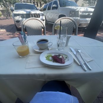 Bistro 31 - Cured Pacific Salmon Benedict with caviar, reg coffee and orange juice - French Near Me - Dallas, Texas