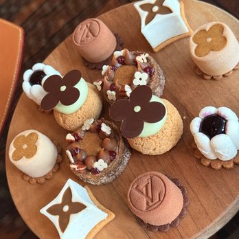 Le Café Louis Vuitton - Cafes Near Me - New York, New York Le Café Louis Vuitton - Cafes Near Me - New York, New York