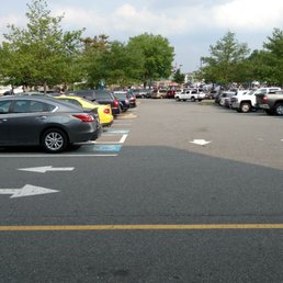 Parking lot is full but the store isn't...