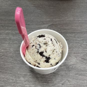 Baskin-Robbins - Oreo Cookies 'n Cream - single scoop - Ice Cream & Frozen Yogurt Near Me - Campbell, California