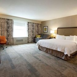 Hampton Inn & Suites Manchester - Guest room