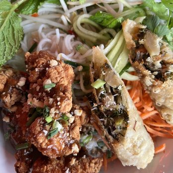 Hanoi Cà Phê - Crispy chicken bun - Vietnamese Near Me - Paris, 75 Hanoi Cà Phê - Crispy chicken bun - Vietnamese Near Me - Paris, 75