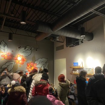 Starbucks - a crowd of people in a coffee shop - Coffee & Tea Near Me - Niagara Falls, Ontario Starbucks - a crowd of people in a coffee shop - Coffee & Tea Near Me - Niagara Falls, Ontario