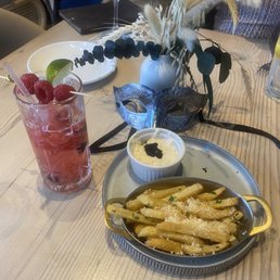 Truffle fries & Mocktail