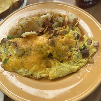 Country Kitchen - Hobo omelet - Breakfast & Brunch Near Me - Long Beach, California Country Kitchen - Hobo omelet - Breakfast & Brunch Near Me - Long Beach, California