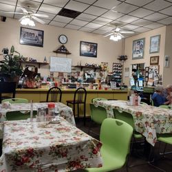 Cousins Cafe - Dining area
