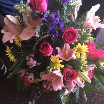 Tehachapi Flower Shop - Florists Near Me - Tehachapi, California