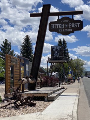 Henrie's Hitch-N-Post RV Resort by null