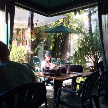Vivian's Cafe - Interior - Breakfast & Brunch Near Me - Studio City, California Vivian's Cafe - Interior - Breakfast & Brunch Near Me - Studio City, California