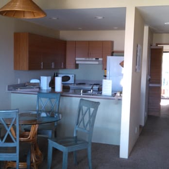 Maui Kamaole Rentals - kitchen and dining table - Vacation Rentals Near Me - Kihei, Hawaii Maui Kamaole Rentals - kitchen and dining table - Vacation Rentals Near Me - Kihei, Hawaii