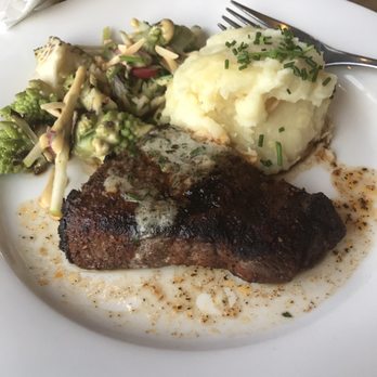 Earls Kitchen + Bar - Canadian (New) Near Me - Kelowna, British Columbia Earls Kitchen + Bar - Canadian (New) Near Me - Kelowna, British Columbia