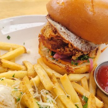 Viewpoint Brewing - Chicken sandwich - Breweries Near Me - Del Mar, California Viewpoint Brewing - Chicken sandwich - Breweries Near Me - Del Mar, California