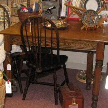 Main Street Classics - Tiger oak table and Windsor style chairs - Antiques Near Me - Stephens City, Virginia Main Street Classics - Tiger oak table and Windsor style chairs - Antiques Near Me - Stephens City, Virginia