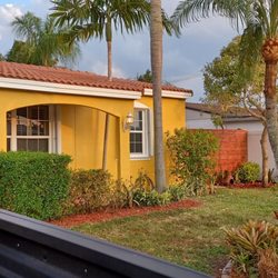 Hernandez Full Paver Service - Side fence