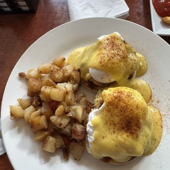 Amy's Cafe - Amy's cafe Chesapeake Eggs Benedict - New American Near Me - Falmouth, Virginia