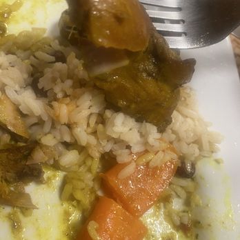 Cafe Metro - Curry Chicken - Caribbean Near Me - Teaneck, New Jersey