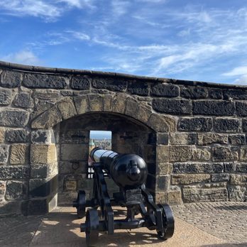 Edinburgh Castle - Landmarks & Historical Buildings Near Me - Edinburgh, EDH