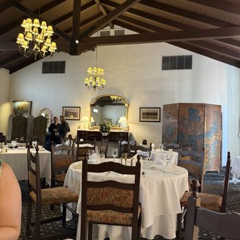 Arizona Inn - Dining room - Hotels Near Me - Tucson, Arizona Arizona Inn - Dining room - Hotels Near Me - Tucson, Arizona