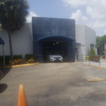Sport Car Wash - Getting the Benz washed - Car Wash Near Me - Doral, Florida Sport Car Wash - Getting the Benz washed - Car Wash Near Me - Doral, Florida