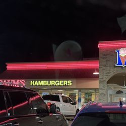 Braums Ice Cream & Dairy Store - Outside from parking lot view
