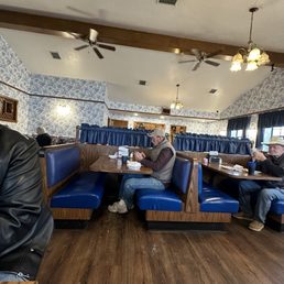COUNTRY COTTAGE RESTAURANT - Updated December 2025 - 68 Photos & 75 ...