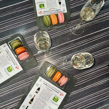 Sparkling Pointe - Macaron  Wine pairing - Wineries Near Me - Southold, New York