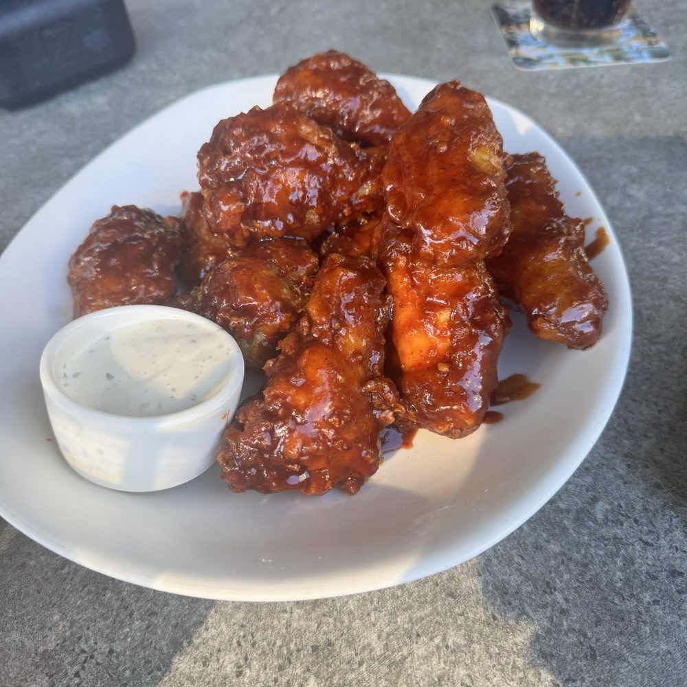Yard House - 10 Crispy Traditional Wings - New American Near Me - Carlsbad, California