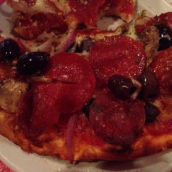 Gianni's Pizza and Italian Ristorante - Pizza with pepperoni, fresh mushrooms, red onion, kalamata olives, sun dried tomatoes and oregano. Yum!