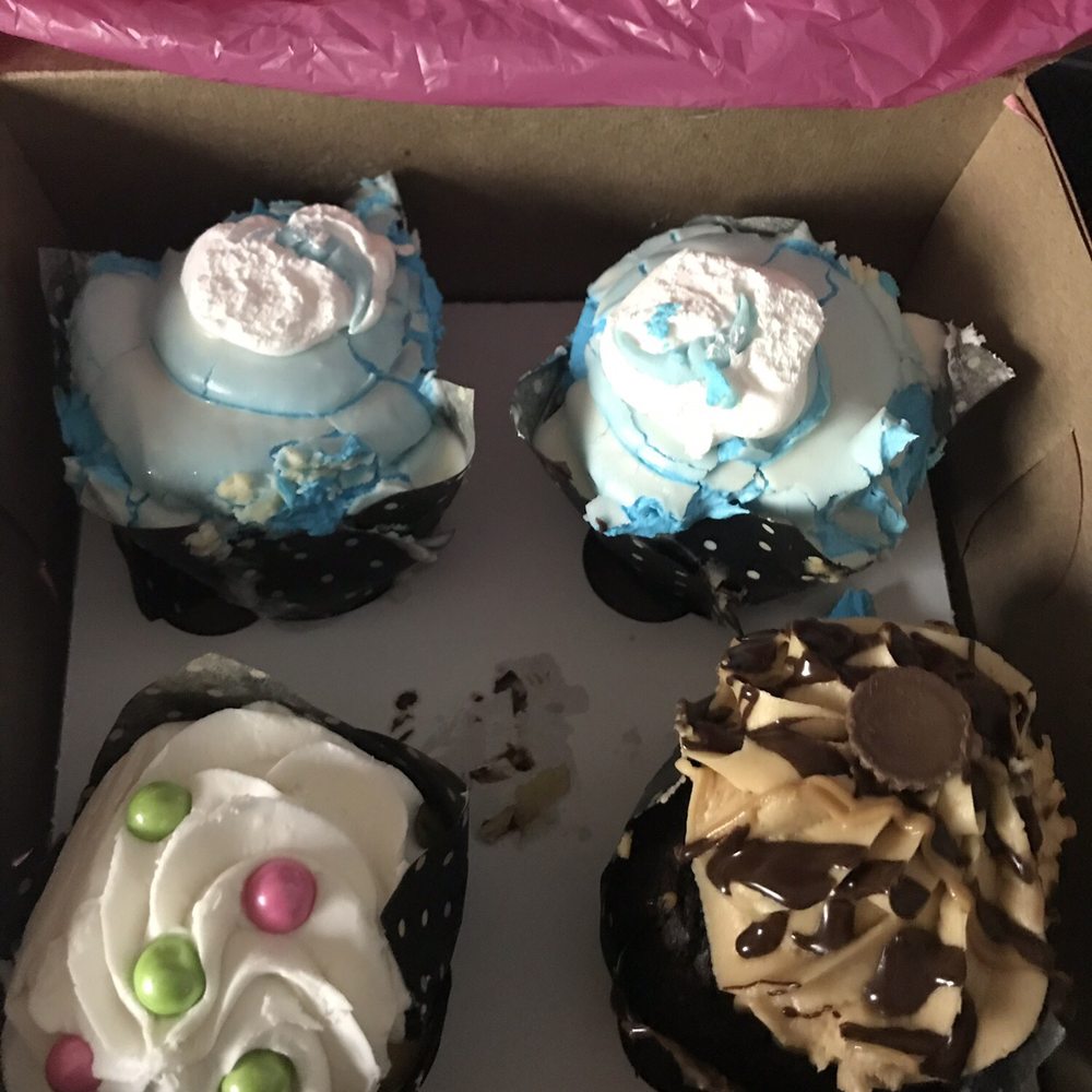 Tamara's the Cake Guru - Blue moon dippees, peanut butter cup and birthday cake. Heavenly. - Bakeries Near Me - Oshkosh, Wisconsin