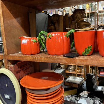 Brown County Antique Mall - Antiques Near Me - Nashville, Indiana Brown County Antique Mall - Antiques Near Me - Nashville, Indiana