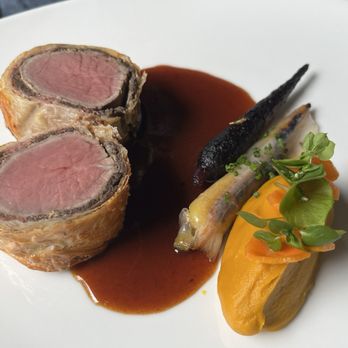 V Zátiší - Veal Wellington - Indian Near Me - Prague, Puerto Rico