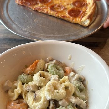 Mo's Italia Express - Chicken Cheese Stuffed Tortellini and pepperoni pizza - Italian Near Me - Cedar Hill, Texas