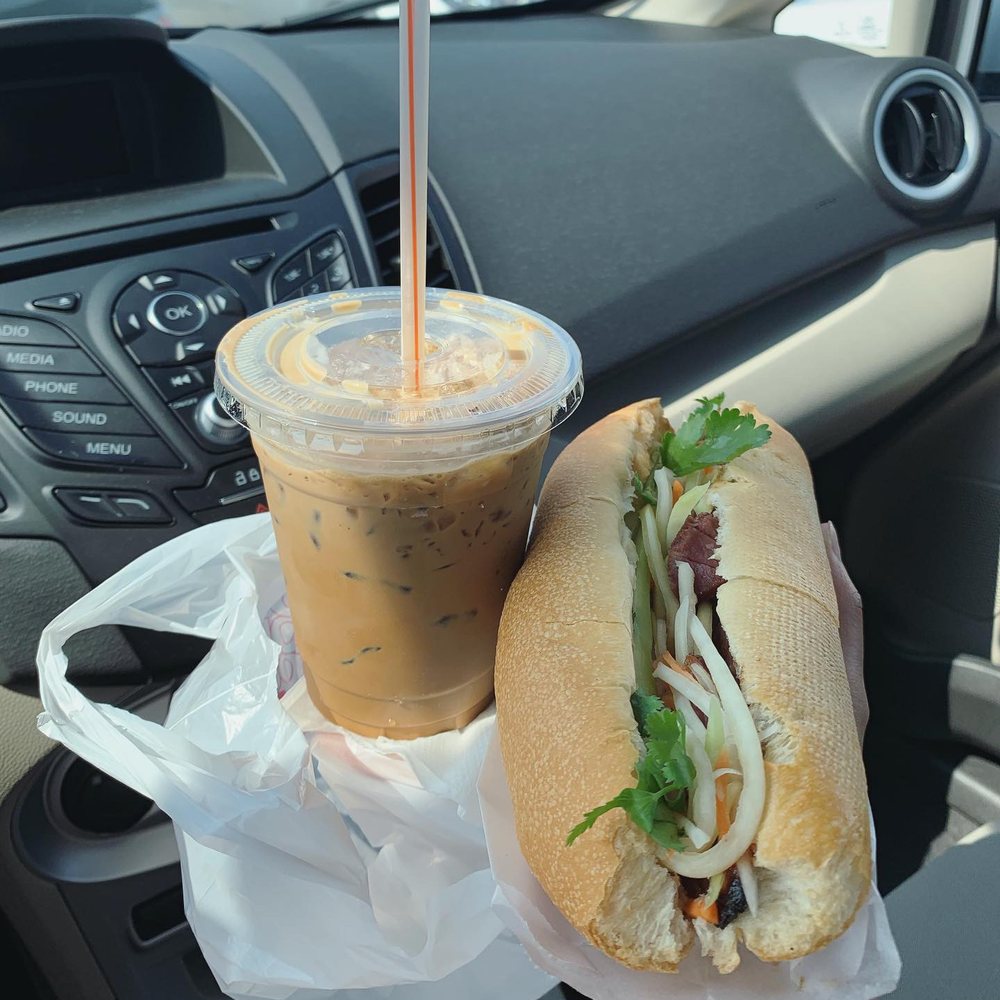 Char siu pork pate sandwich (Banh mi xa xiu pate) Char siu pork pate sandwich (Banh mi xa xiu pate)