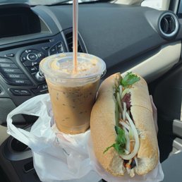 Char siu pork pate sandwich (Banh mi xa xiu pate) Char siu pork pate sandwich (Banh mi xa xiu pate)