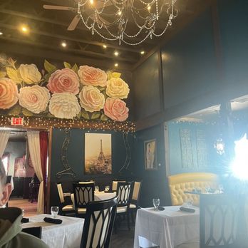 Paris Bistro - Dining room. - French Near Me - Naperville, Illinois