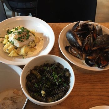 Juste - I could skip the squid ink pasta and cod fish with mash potatoes. The mussels were really good though. I'd say stick with shellfish here. - Seafood Near Me - Paris, 75