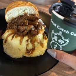 N02. Pineapple Bun with Satay Beef and Egg / 沙爹牛肉滑蛋菠蘿包