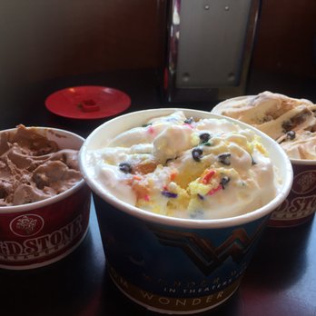 Cold Stone Creamery - Chocolate peanut butter, cake with chocolate chips and peaches, Oreo & coffee - Ice Cream & Frozen Yogurt Near Me - Van Nuys, California